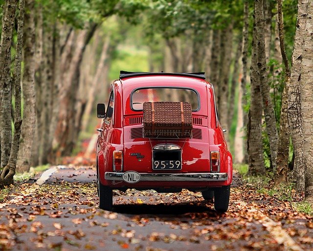 Fiat 500 Oldtimer von 1959 Typ Nuova rot